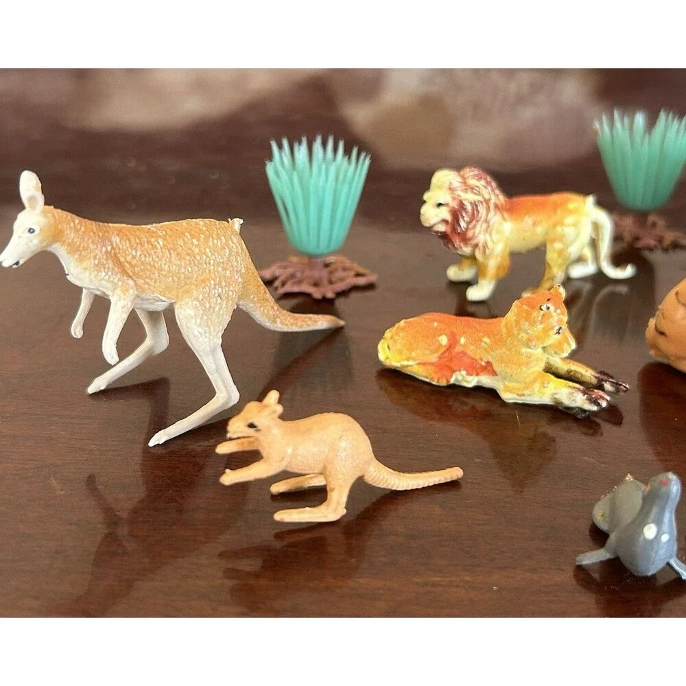 14 Vintage Small Plastics Zoo Animals Shrubs Made In Hong Kong‎ Toys